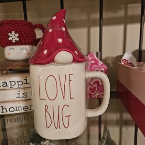 NEW RAE DUNN LOVE BUG COFFEE TEA MUG W/ GNOME HEARTS TOPPER VALENTINE'S DAY